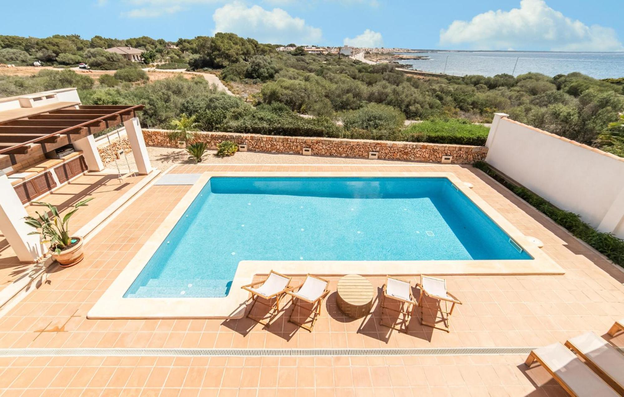 With Pool And Sea View *
